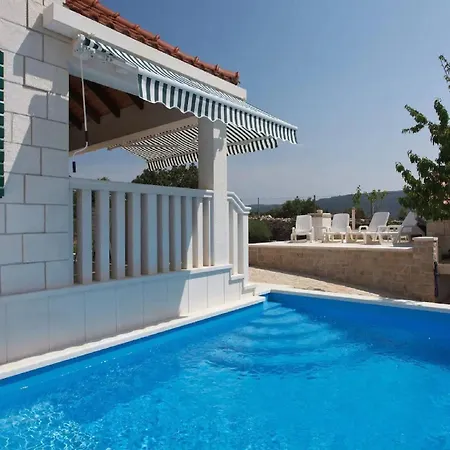 Villa Girasole - Two Bedroom Villa With Pool فيلة