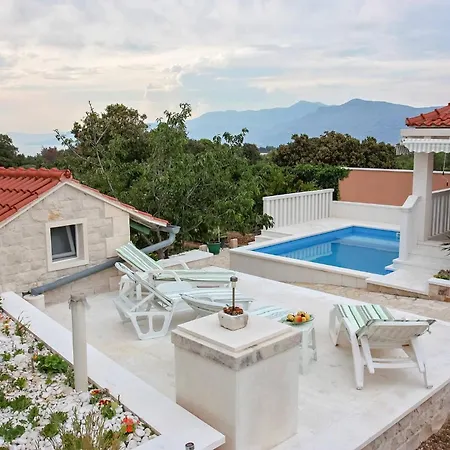 Villa Girasole - Two Bedroom Villa With Pool فيلة *