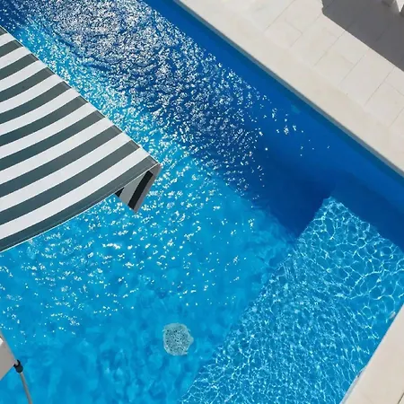 Villa Girasole - Two Bedroom Villa With Pool بوتشيتشا