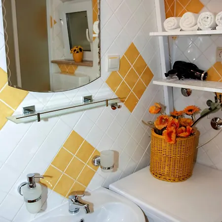 Villa Girasole - Two Bedroom Villa With Pool