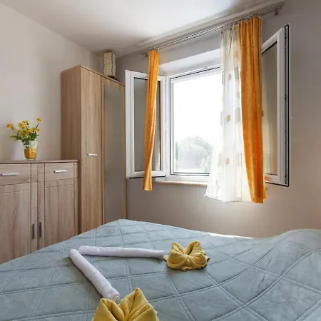 Villa Girasole - Two Bedroom Villa With Pool *