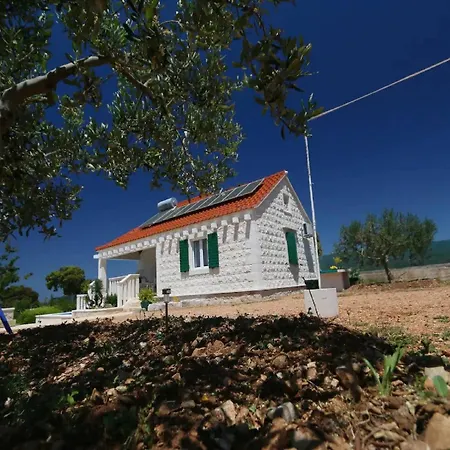 Villa Girasole - Two Bedroom Villa With Pool فيلة *