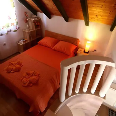 Villa Girasole - Two Bedroom Villa With Pool فيلة بوتشيتشا