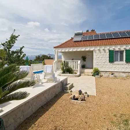 Villa Girasole - Two Bedroom Villa With Pool فيلة بوتشيتشا
