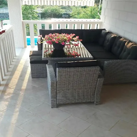 Villa Girasole - Two Bedroom Villa With Pool فيلة بوتشيتشا